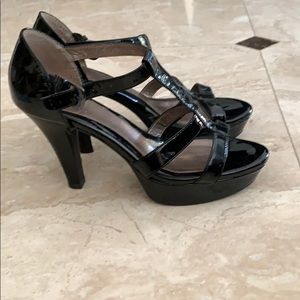Super comfy sofft patent leather shoes